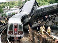 2 trains collide in Washington, D.C.