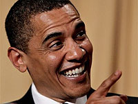 Obama cracks jokes, takes ribbing at dinner